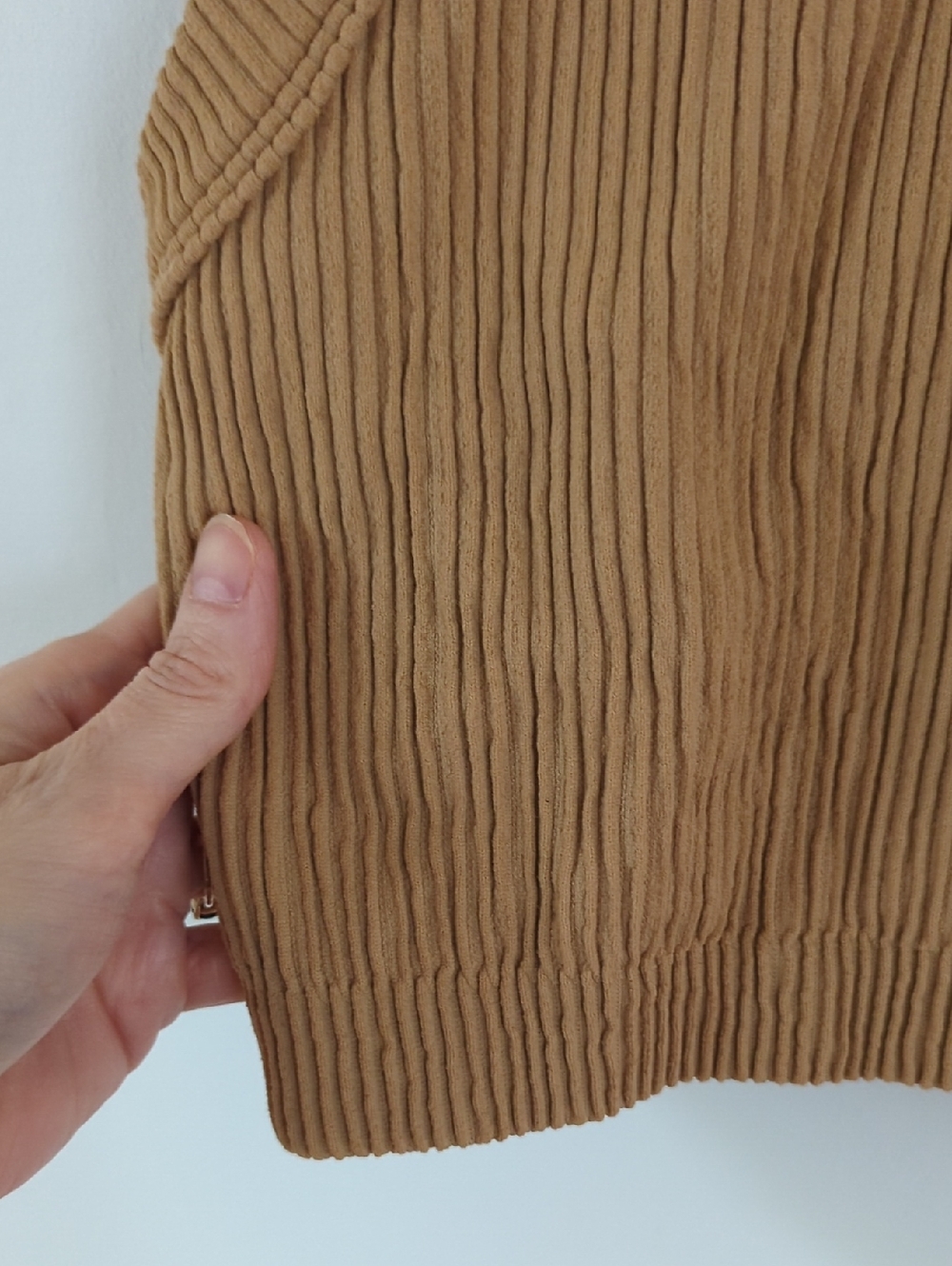 Aerie Cropped Tank - Picture 3 of 3